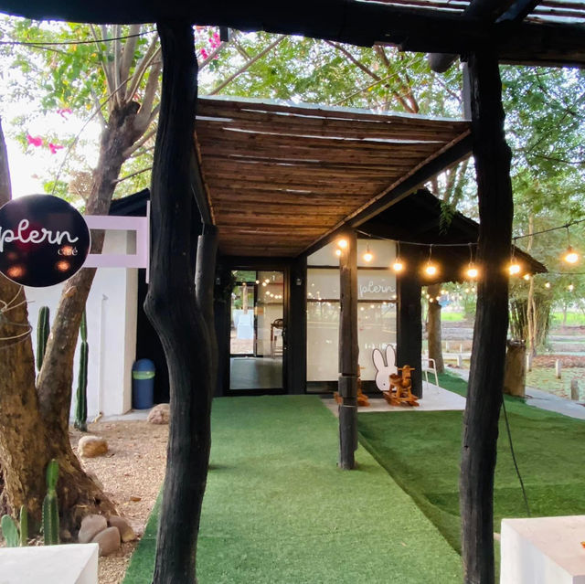 เพลิน Cafe & Restaurant