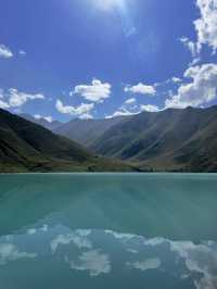 Guide to hiking Kol Tor Lake (the BLUEST LAKE EVER)