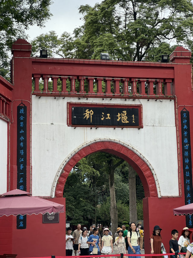 🇨🇳 My Day Exploring Dujiangyan with a Local Guide