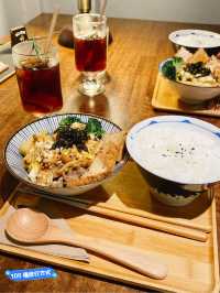 《木咖》享受壽喜燒丼飯與鳳梨特調的美味時刻