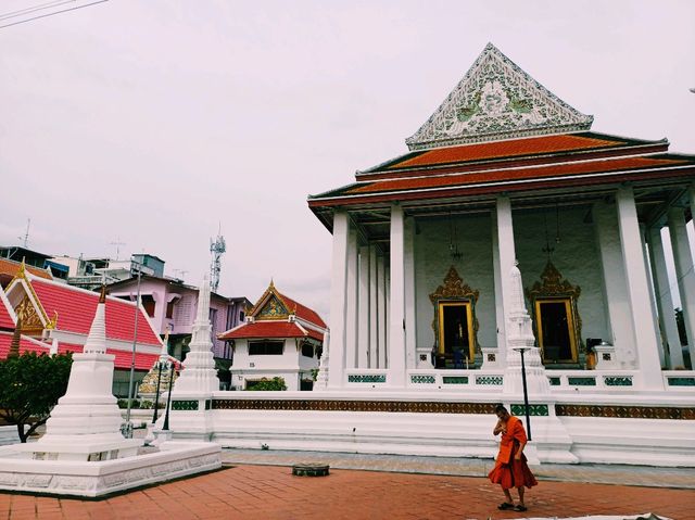 【曼谷】免費小眾古跡寺廟景點！Wat Mahannapharam Worawihan，大型白色大理石寺廟建築，拍照📸很出片