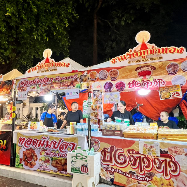 ลอยกระทงที่งานวัดภูเขาทอง 
