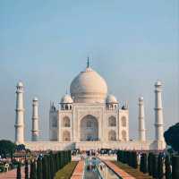 THE TAJ MAHAL: AMAZING ARCHITECTURE AND HISTORY.