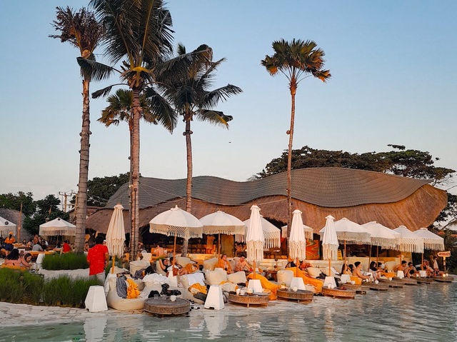 Mari Beach Club