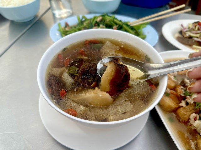 ข้าวต้มมหาราษฎร์ ร้านอร่อยของคนจันท์ 🍚🥢