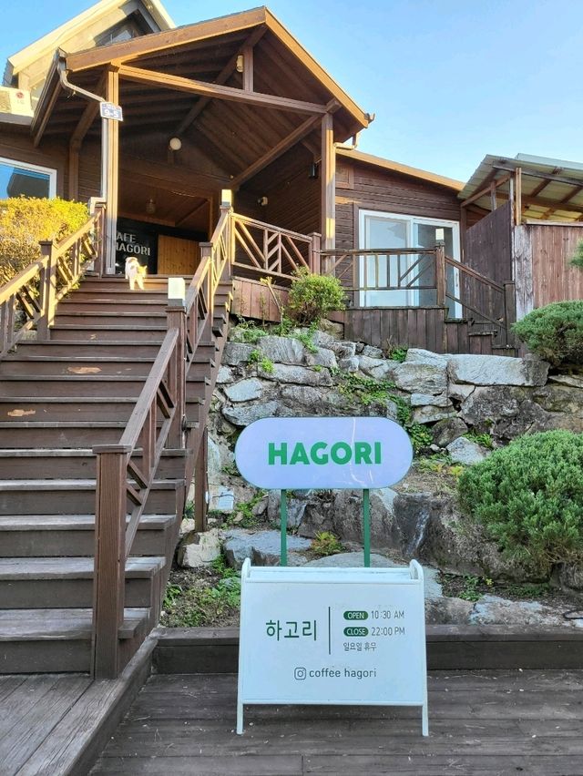 숲속 산장느낌의 가을무드 거창카페