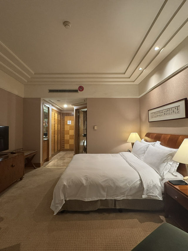 พักสบายใจกลางเมืองฉงชิ่ง  HILTON CHONGQING