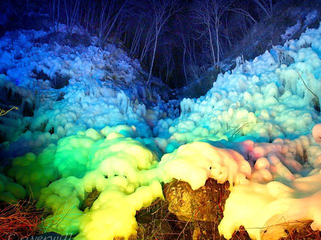 【埼玉県】秩父三大氷柱の一つ！ライトアップが迫力の「あしがくぼの氷柱」