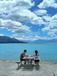 นั่งกินแซลมอนริมทะเลสาบ Pukaki นิวซีแลนด์ 😋