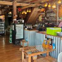 สองผัวเมีย Husband & Wife Cafe & Bar