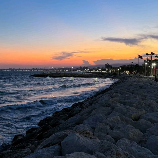 梅爾辛 (Mersin) 的驚喜之旅：陽光、沙灘與熱情洋溢的城市