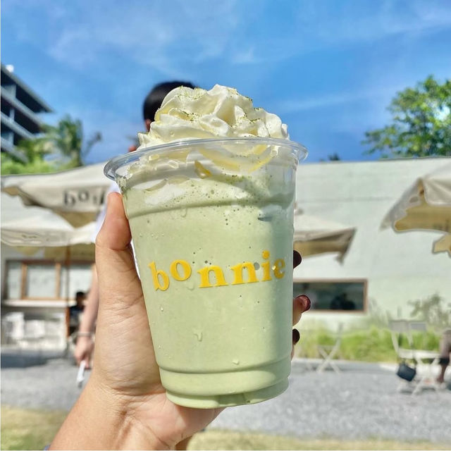 คาเฟ่ bonnie on the beach ที่ชะอำ หัวหิน 🍋🌊