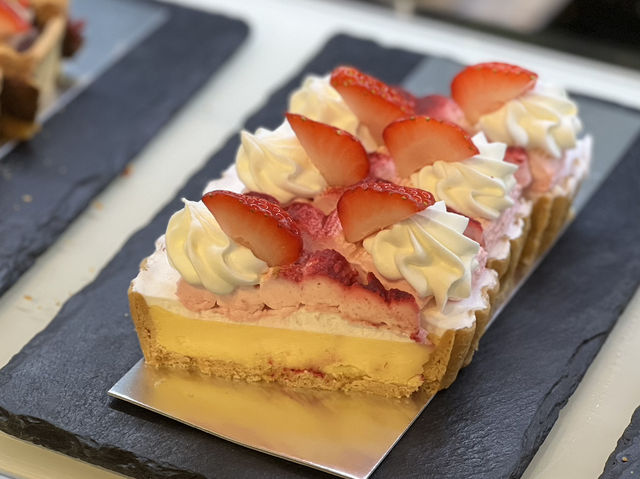 Strawberry sweets buffet🍓