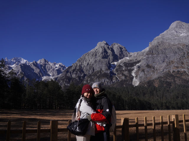 A Scenic Cable Car Ride at Yulong Snow Mountain – A Memorable Experience 🚠🏔️