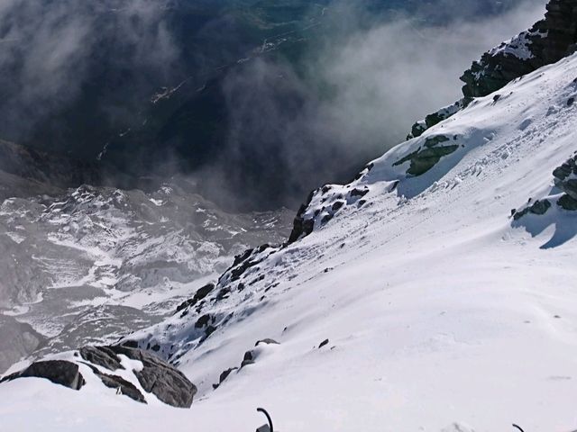 玉龍十三峰，險奇美秀，雲南納西族人的神山