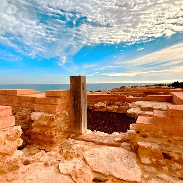 幾個古代時期的建築遺跡聚集在一起的小半島