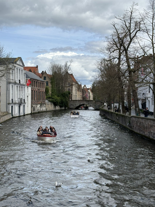 🇧🇪 A Fairytale Day Trip to Bruges: Belgium’s Most Charming Ancient Town 🏰