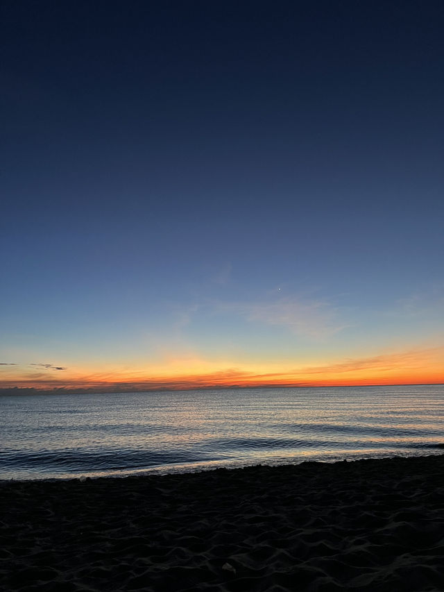 Chalatat Beach, Songkhla – The Ultimate Spot for Sunrise & Sunset Lovers!