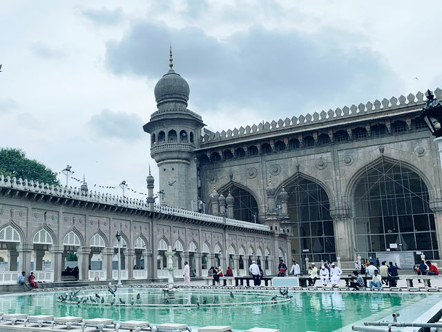 Mecca Masjid – Serenity Amidst the Chaos