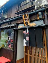 🐾 Exploring Yanaka Ginza: Tokyo’s Cat Lover’s Paradise! 🐱✨