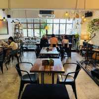 Indulging in Sweet Treats & Live Tunes at Fishee Coffee