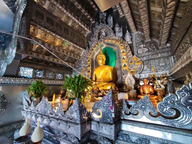 สุดตระการตา อุโบสถเงิน หลังแรกของโลก