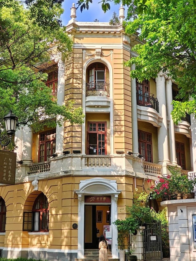 Discover the charm of Shamian Island in Guangzhou! 🏝️