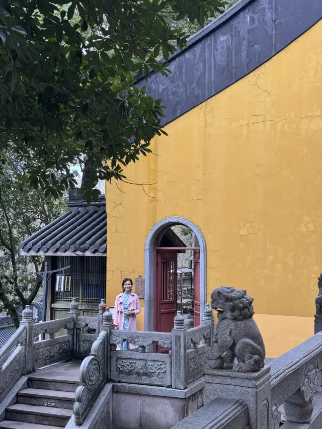 Love, Luck & Traffic Jams: How to Visit Lingyin Temple Like a Pro (Spoiler: Take the Bus!)