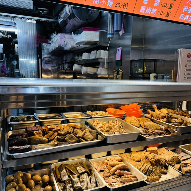 Choose, Weigh, Devour: Cheng Wei Zhen’s Flavor Parade