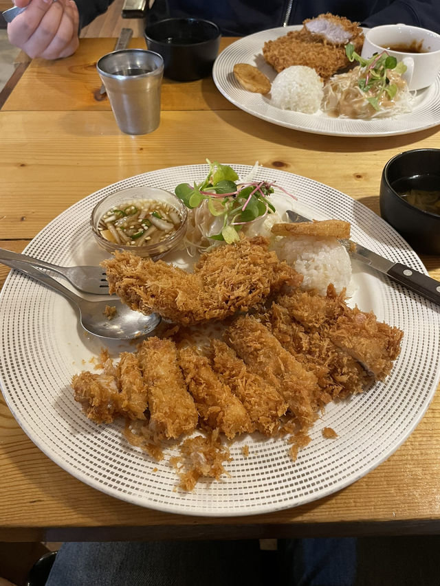 서울 속 힐링 한끼, “세검정돈까스”에서의 여유로운 점심🥢⛰️