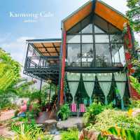   คาเฟ่สุดชิลล์ในสวนบรรยากาศร่มรื่น