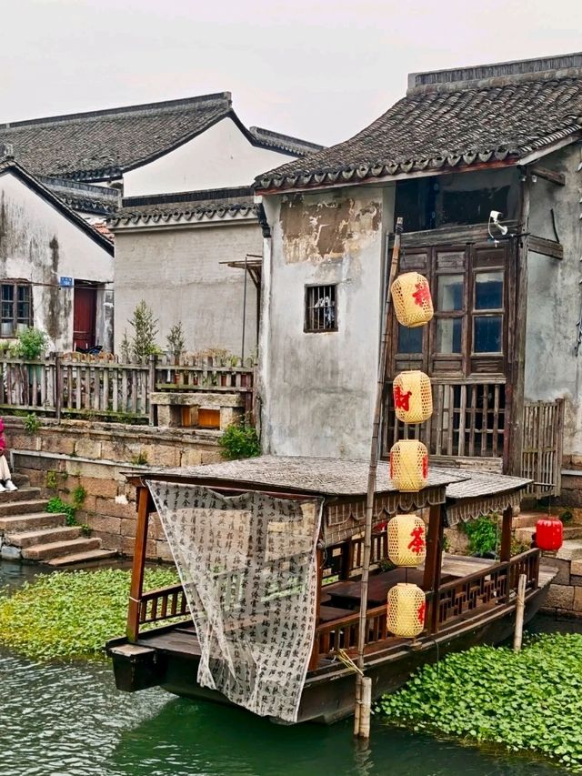 Taihu Ancient Town: A Jiangnan Gem Illuminated by Night