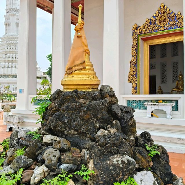มาทำบุญสรงน้ำขอพร ที่วัดหนังราชวรวิหาร  เขตจอมทอง