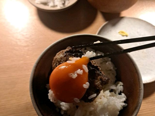 挽肉と米海港城分店😍排長龍人氣超高採用炭火燒烤的漢堡扒🥩三種不同食法分享😊