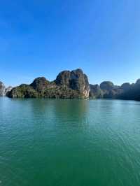 🚣‍♂️🌿 Into the Wild: My Adventure Cruise in Halong Bay! 🌿🚣‍♂️