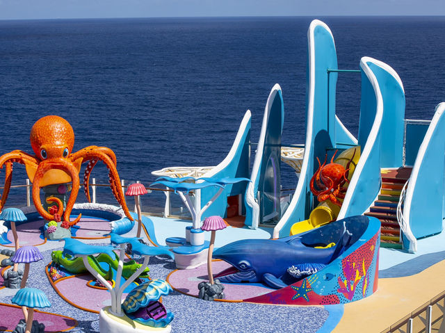 "Wonder of the Seas: The Ship That Feels Like a Dream (And Maybe a Lite Hangover)" 🌟🚢🍹  