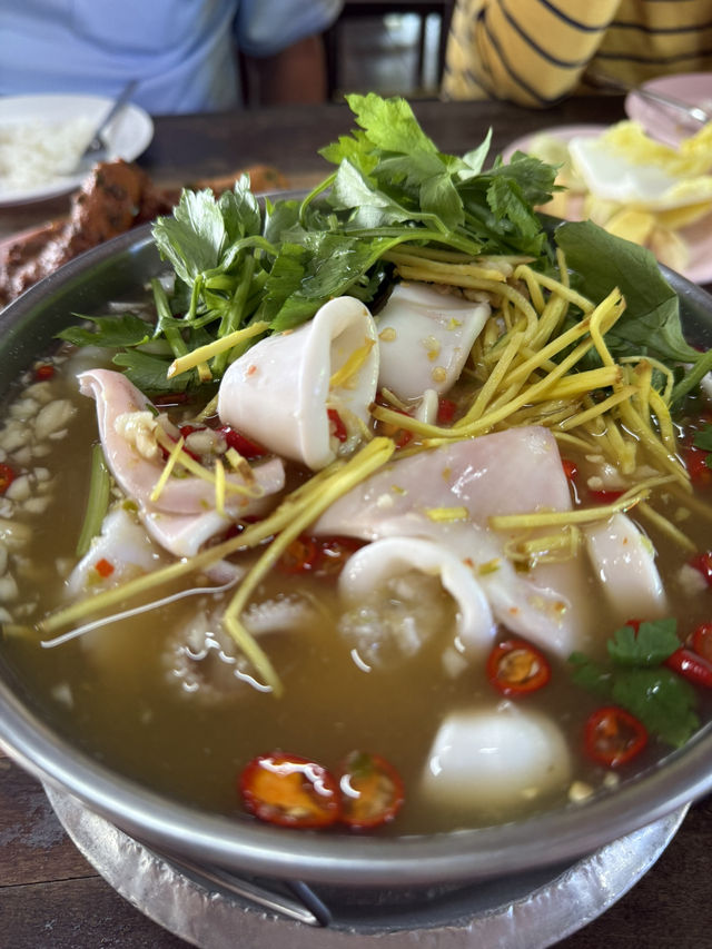 ร้านริมเขื่อนมินิ อาหารทะเลสด อร่อย ไม่แพง!!