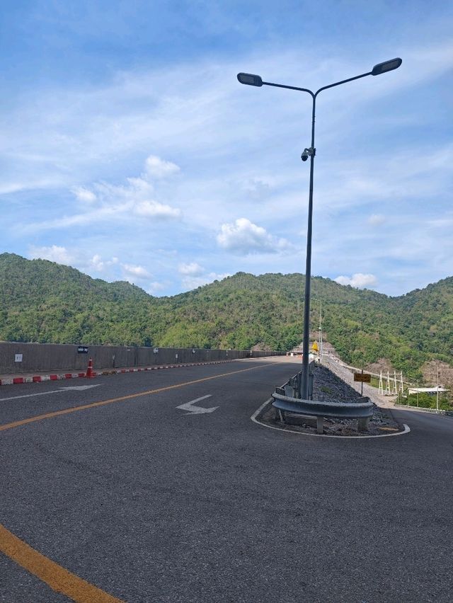 เขื่อนวชิราลงกรณ ทองผาภูมิ