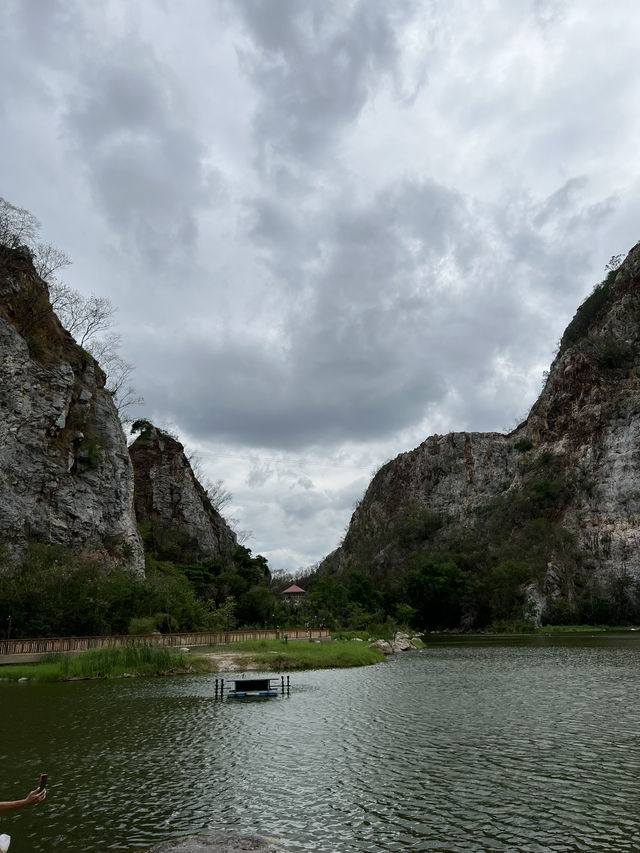 เที่ยวชมธรรมชาติราชบุรี อุทยานหินเขางู