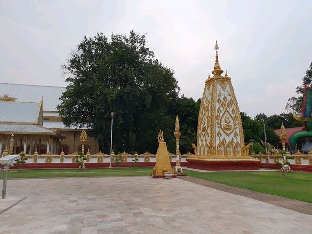 วัดพระธาตุหนองบัว ความสวยงามในอุบลราชธานี