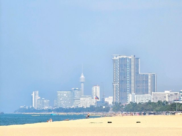 หาดนาจอมเทียน