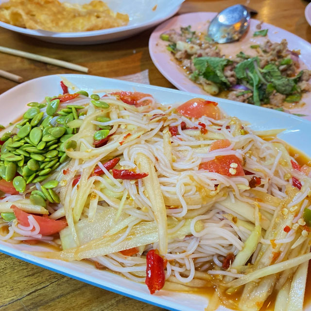 โมการลาบ - ร้านอาหารอีสานรสแซ่บในอุบล
