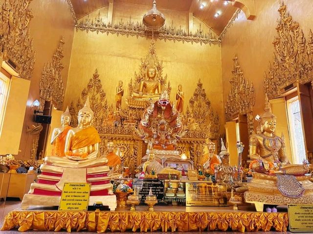 พระอุโบสถสีทอง วัดปากน้ำโจ้โล้ บางประกง