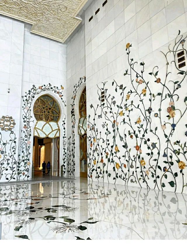 Sheikh Zayed Grand Mosque – A Majestic Symbol of Spiritual Grandeur