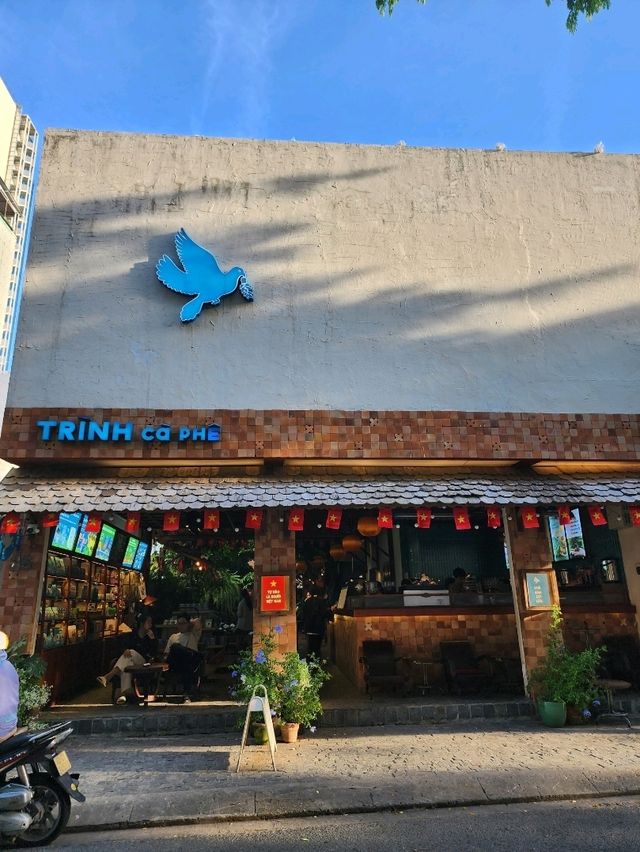【ダナン/ベトナム】広々とした中庭☘️Trình cà phê