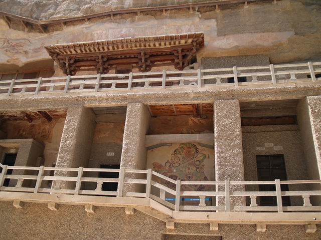Magao Grottes: immersed Buddism 
