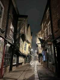 Beautiful square where you can hear the atmosphere of old England