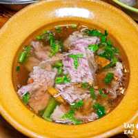 ทีเด็ดก๋วยเตี๋ยวเนื้อโกเบ เนื้อน่องลาย 