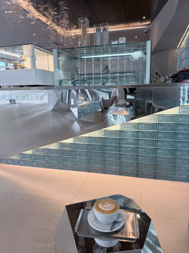 📍Facets.cnx คาเฟ่เปิดใหม่ที่ใครๆต้องมาเช็คอิน