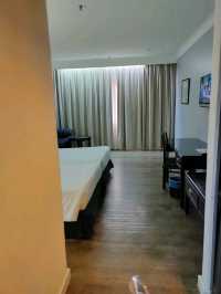 “Charming Retro Retreat: Spacious Family Suites with Heartfelt Service”
